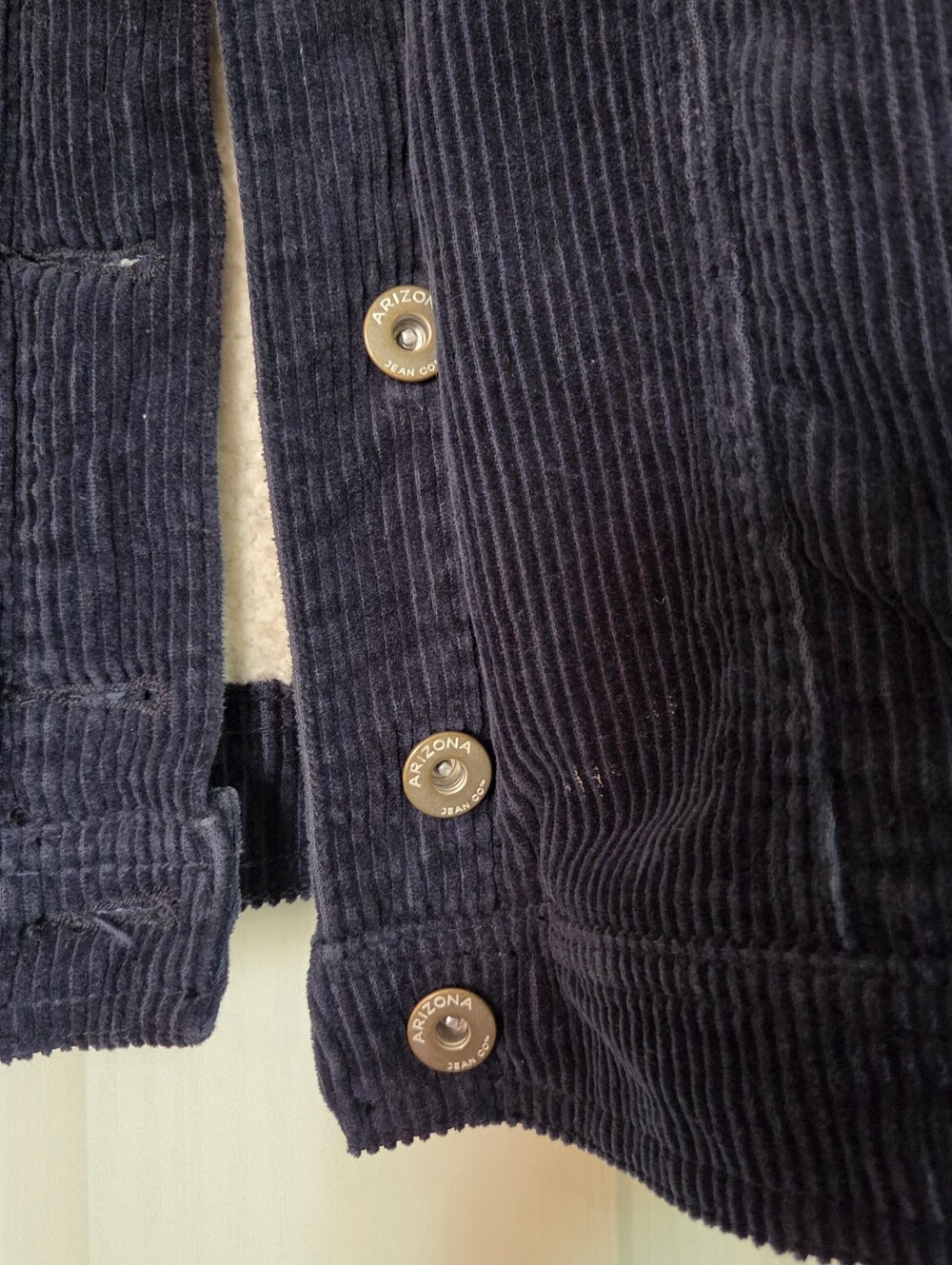 Arizona Jean Co Corduroy Sherpa-Lined Jacket in Black with Cream Collar - Picture 4 of 5
